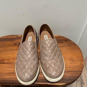 Steve Madden slip on size 7.5